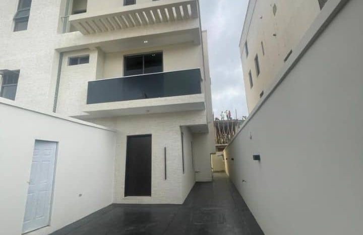 Semi Detached 4 Bedroom Home in Lekki Phase 1 For Rent