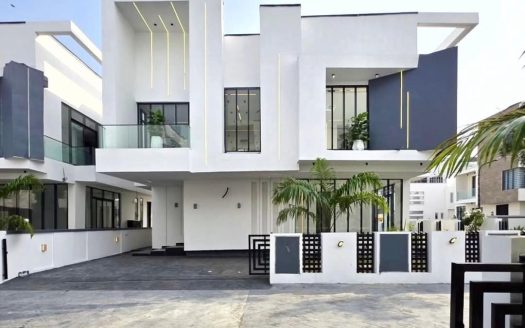 5-bed detached house with 1BQ